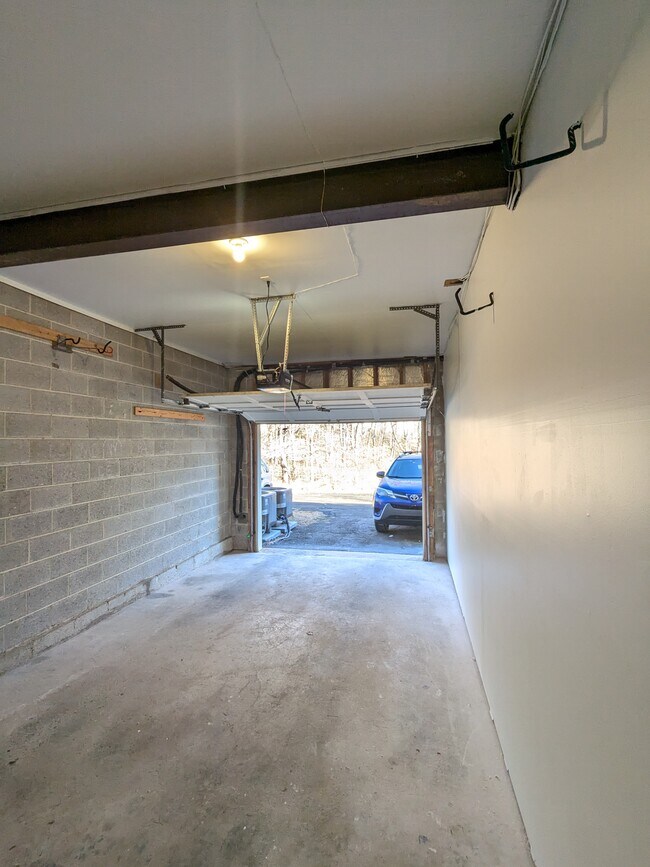 Building Photo - 6 Saw Buck Cir