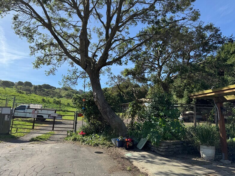 Building Photo - 3819 Linden Ln