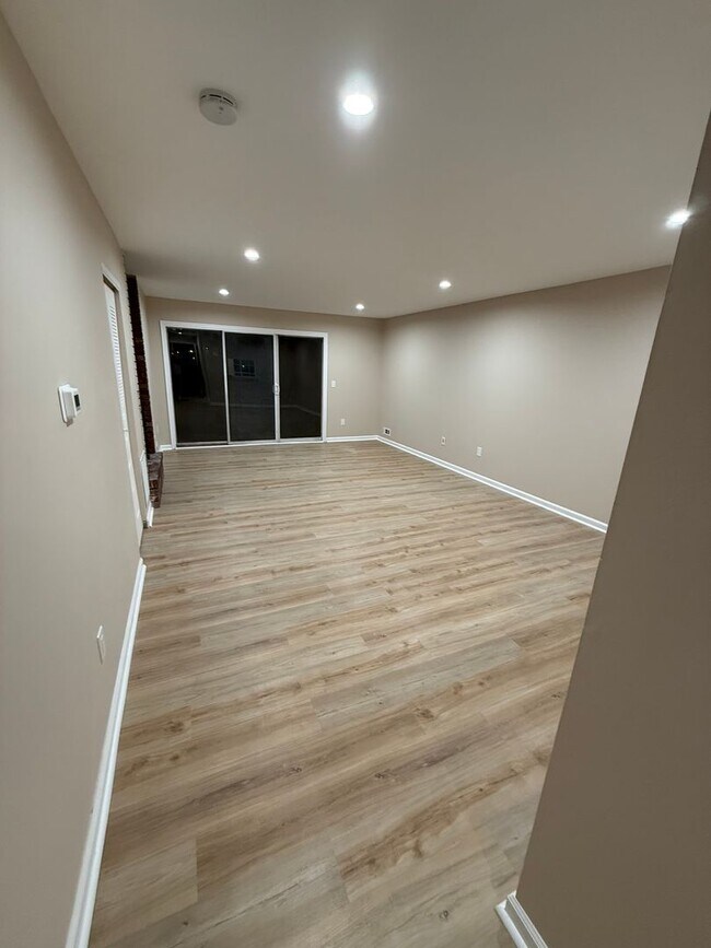 Building Photo - 100 Shawnee Pl