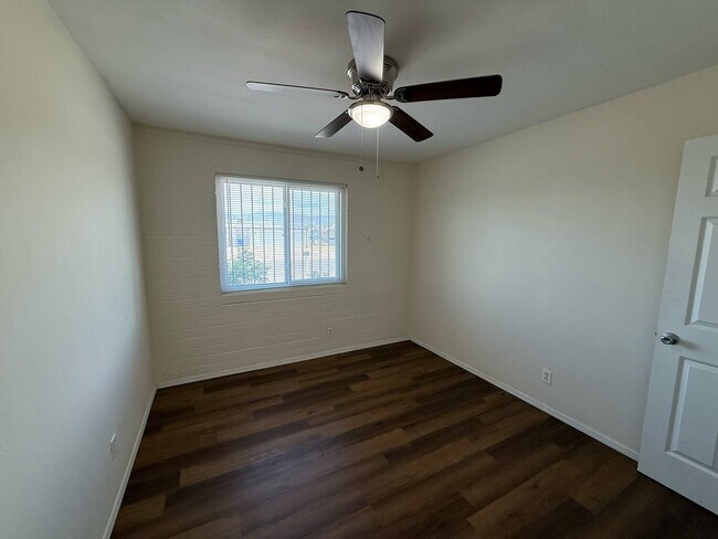 Building Photo - 6864 E Nelson Dr