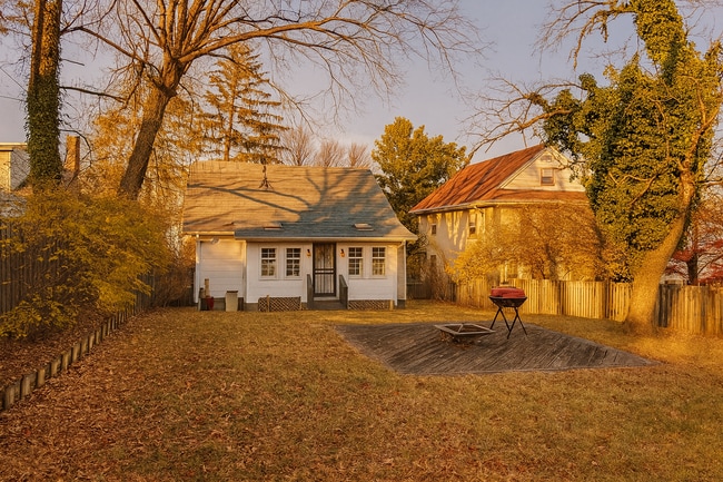 Building Photo - 1341 Franklin St NE