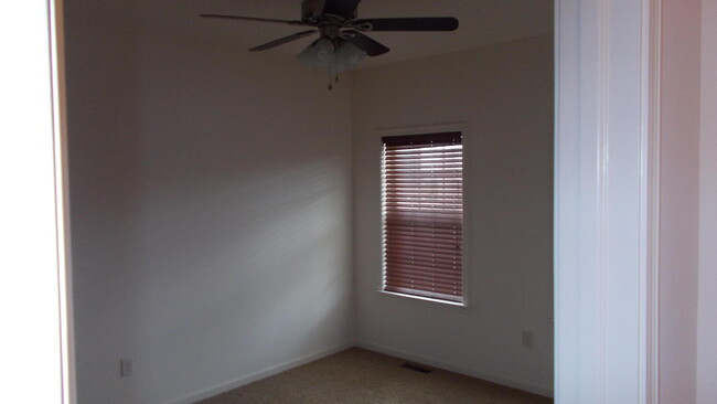 Building Photo - **Move in special - $500 off first months ...