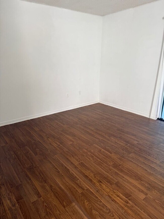Building Photo - Coral Gardens one bedroom condo
