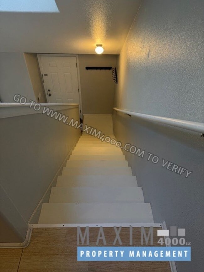 Building Photo - 385 Sunnyside Cir