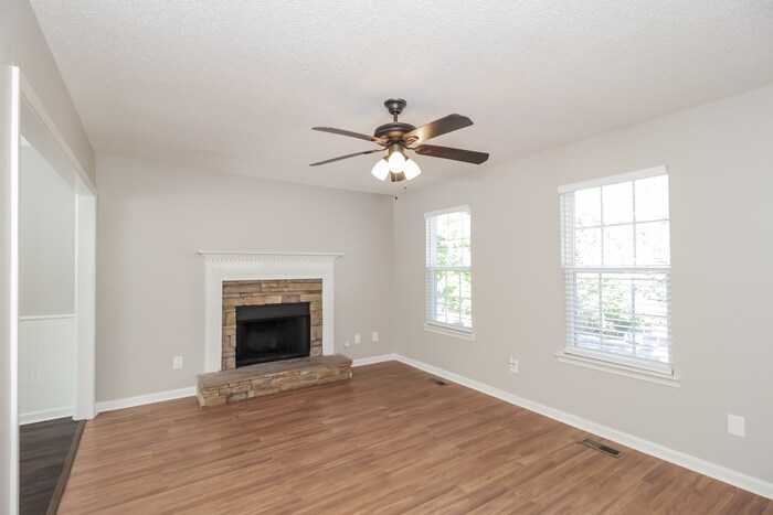 Building Photo - 661 Angela Dr