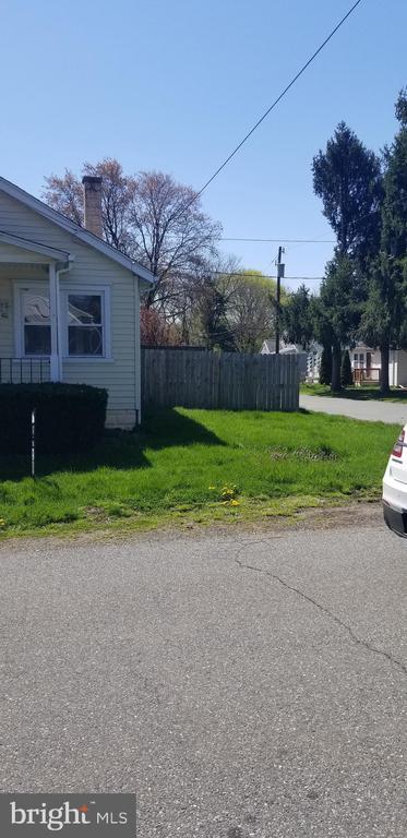 Building Photo - 209 Walnut St