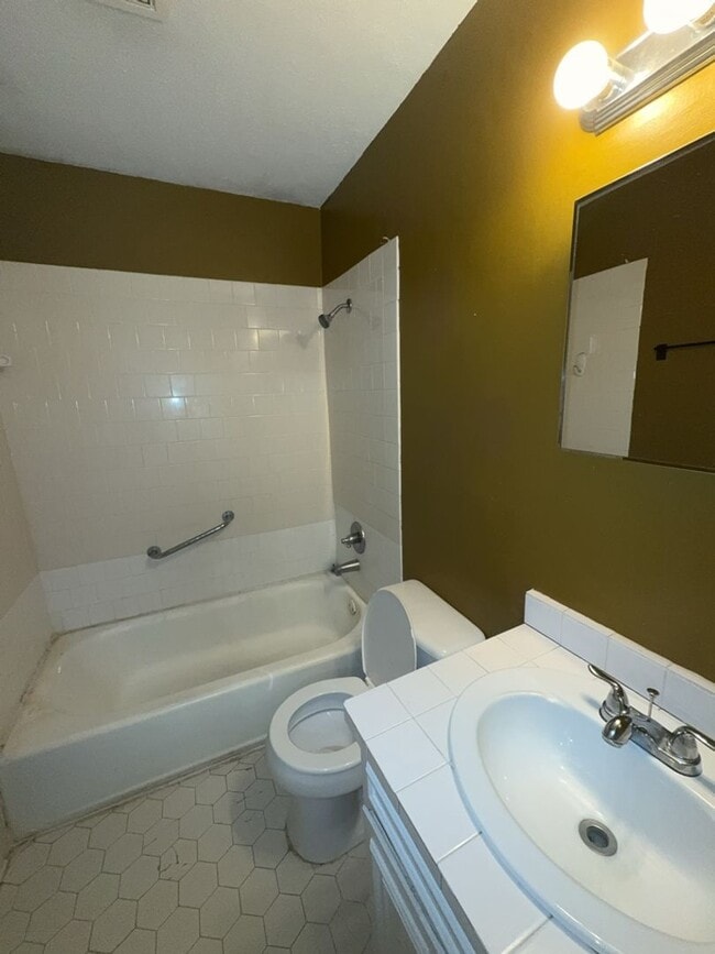 Building Photo - 4720 Wellborn Dr
