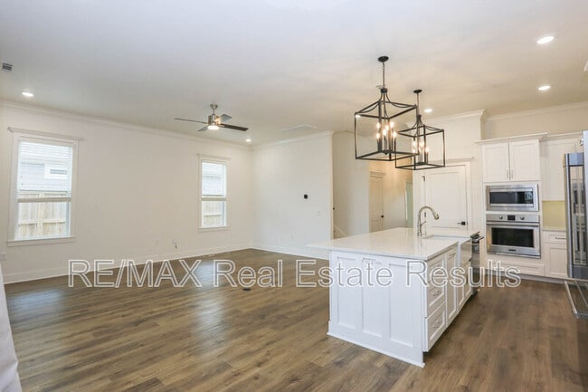 Building Photo - 1809 W Saddlebrook Ln