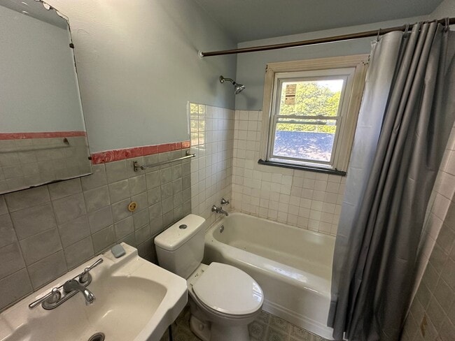 Building Photo - 644 W Judson Ave