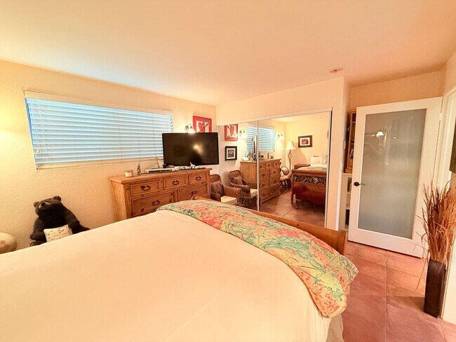 Building Photo - Charming Fully Furnished 1-Bedroom Condo with Pool Access in Carpinteria