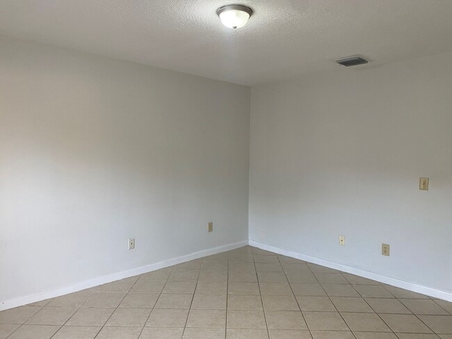 Building Photo - Winter Garden 2 Bedroom 2 Bath home