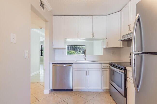 Building Photo - 1272 S Military Trail