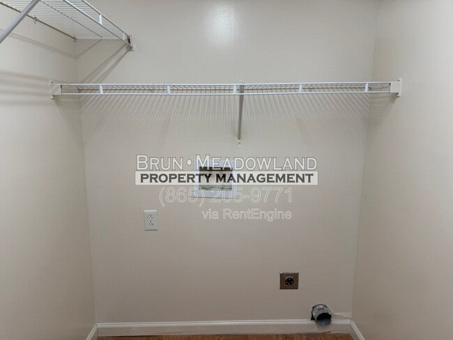 Building Photo - 1825 Meadowland Ln