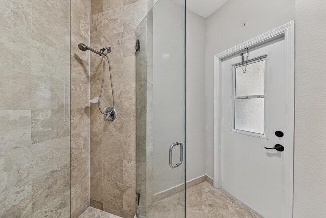Building Photo - 12325 Cascades Pointe Dr