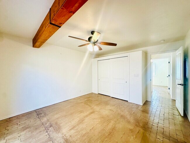 Building Photo - Holiday Move In Special! 1/2 Off December's Rent! Unique Townhome with Open Layout! All Appliance...