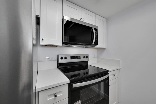 Building Photo - 1690 SW 27th Ave