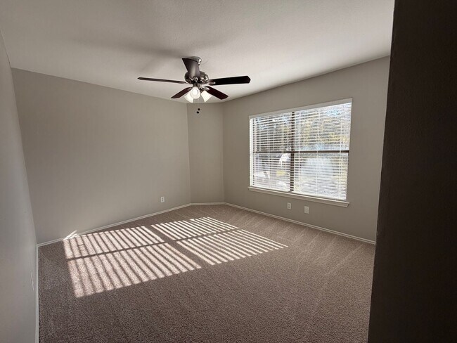 Building Photo - OPEN 3 BR W/ MASTER DOWN*STAINLESS STEEL APPLIANCES*FIREPLACE IN LIVING*TILED SHOWER*WALK-IN CLOS...