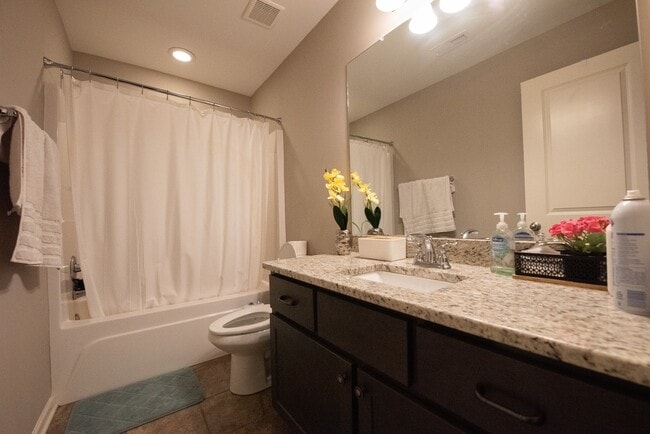 Building Photo - 830 W Richland Cir