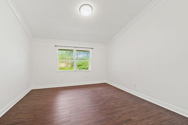 Building Photo - 13008 Meadowbreeze Dr