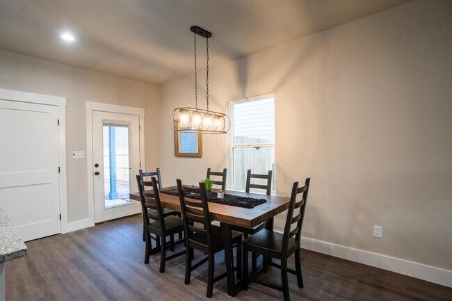 Building Photo - 306 String Pr Wy