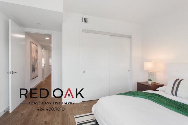 Building Photo - 1011-1013 Everett St-A-202