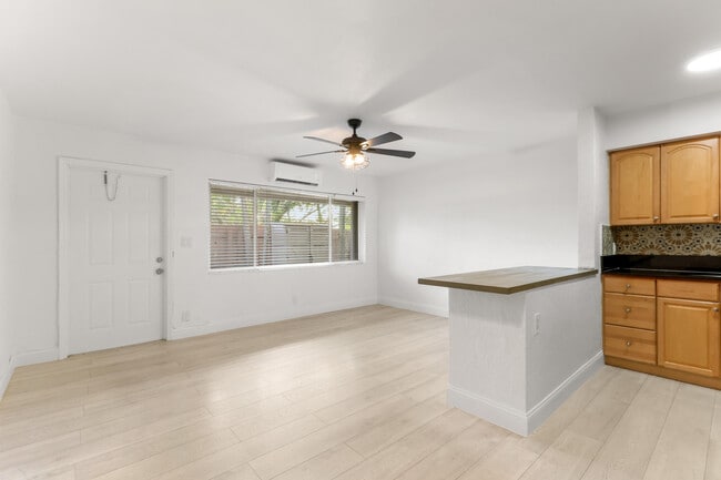 Building Photo - 1125 SW 15th Ave