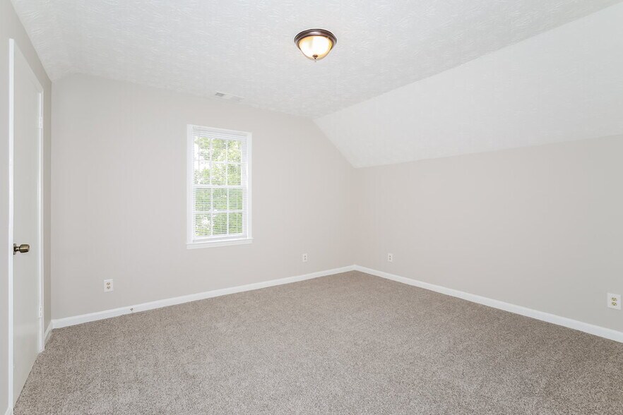 Building Photo - 2619 Majestic Cir