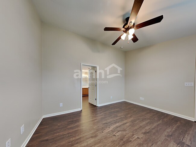 Building Photo - 926 Wolf Pack Way