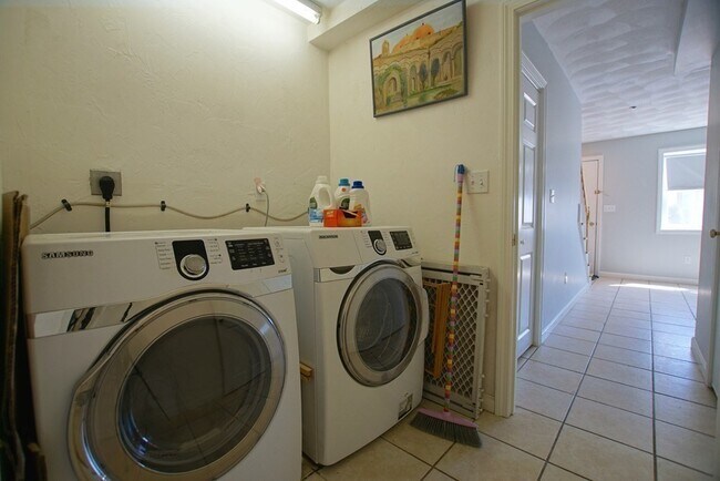 Building Photo - 13 Endicott St