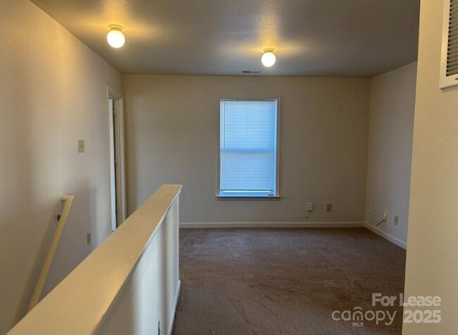 Building Photo - 1124 New Day Ct