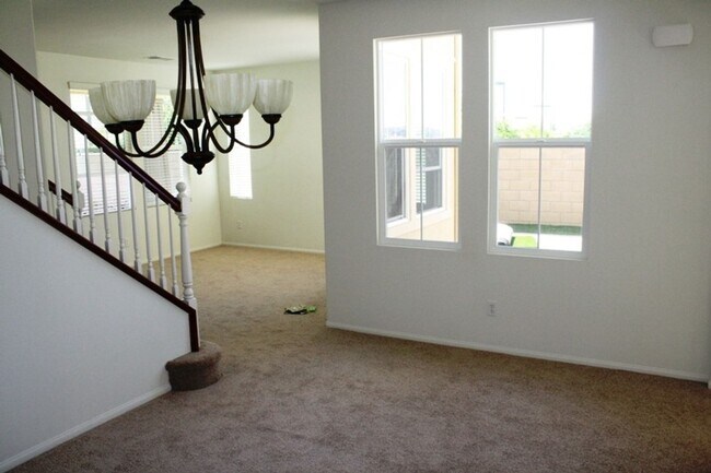 Building Photo - Wolf Creek/South Temecula - 4 Bedroom, 2.5 Bath Home