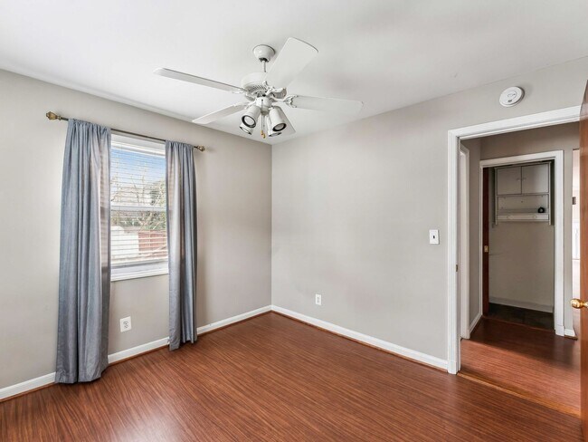 Building Photo - Easy one level living on a 1/3 acre corner lot!