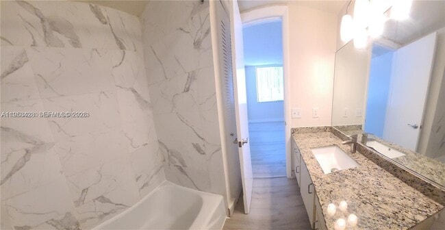 Building Photo - 4222 Inverrary Blvd