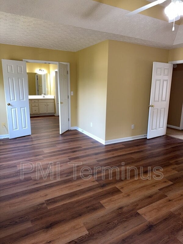 Building Photo - 6122 Farmwood Way SE