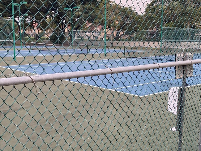 Building Photo - 706 Gardens Dr