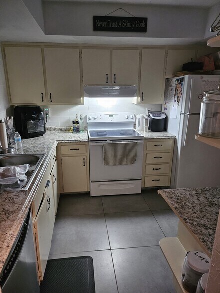 Building Photo - 3648 Boca Ciega Dr