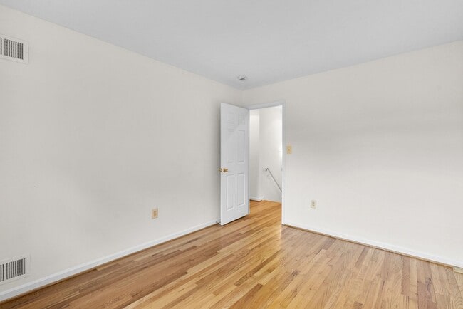 Building Photo - 4 Bed 3 Bath - Silver Spring Single Family...