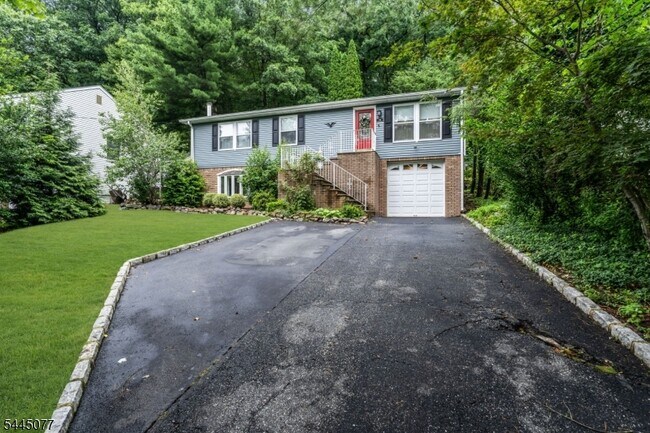 Building Photo - 76 Valley View Dr