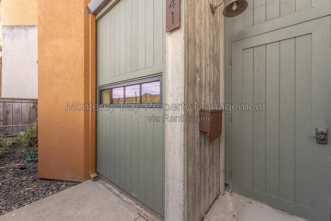 Building Photo - 541 Foam St