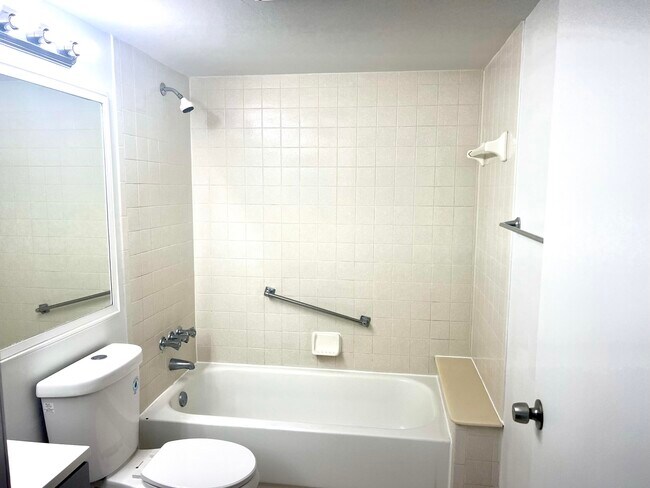 Building Photo - 714 Sunny Pine Way