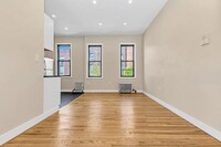 Building Photo - 3 bedroom in BROOKLYN NY 11206