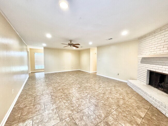 Building Photo - 1323 Tamari Dr
