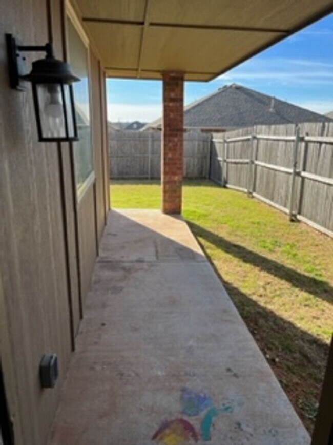 Building Photo - This home will not last long!