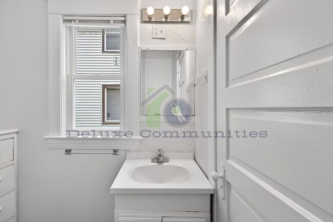 Building Photo - REMODELED 2 BEDROOM!! Move in Ready- Close to Cherry Hill