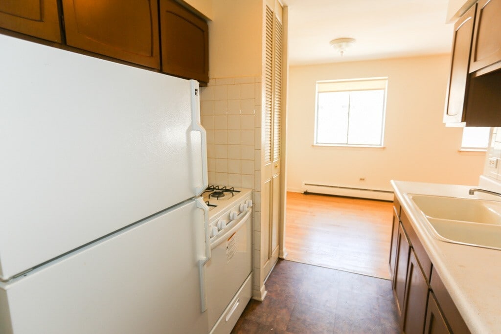 Building Photo - 503 W Briar Pl