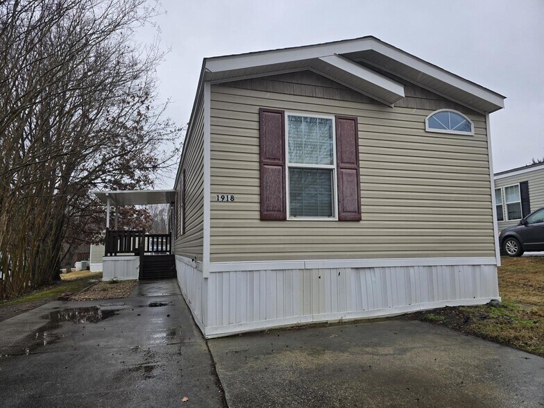 Primary Photo - 1918 Miss Ellie Dr