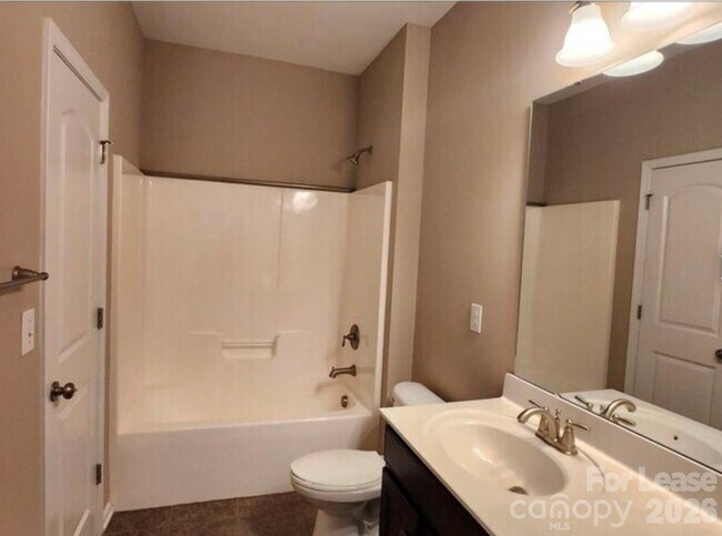 Building Photo - 317 Montibello Dr