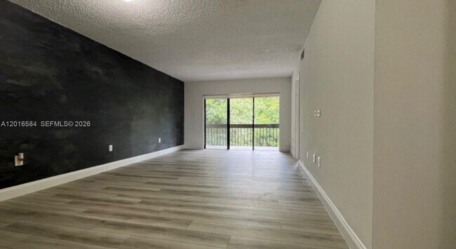 Building Photo - 8885 Fontainebleau Blvd