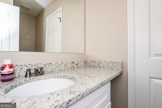 Building Photo - 141 Montego Cir