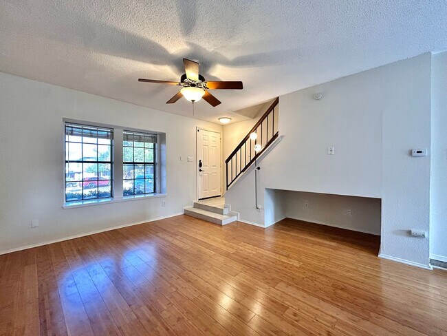 Building Photo - 1411 Gracy Farms Ln